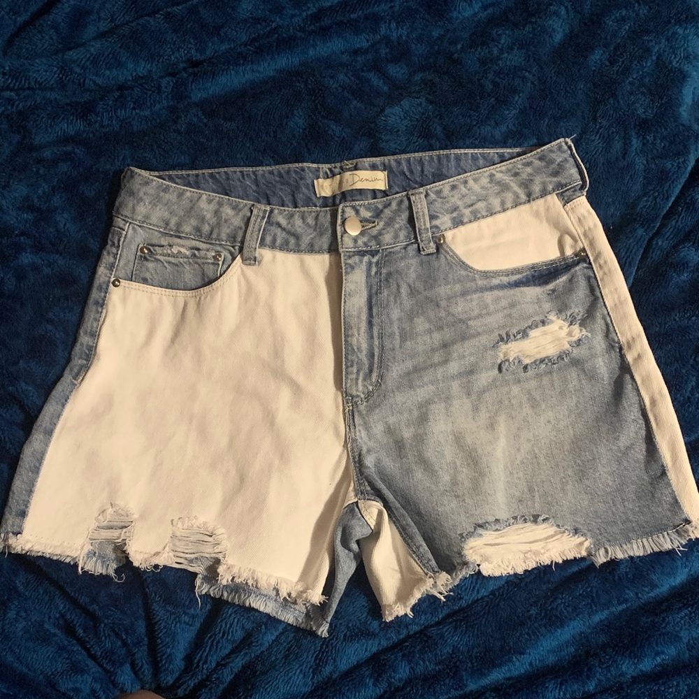 Chic Two-Tone Distressed Denim Shorts Size 12